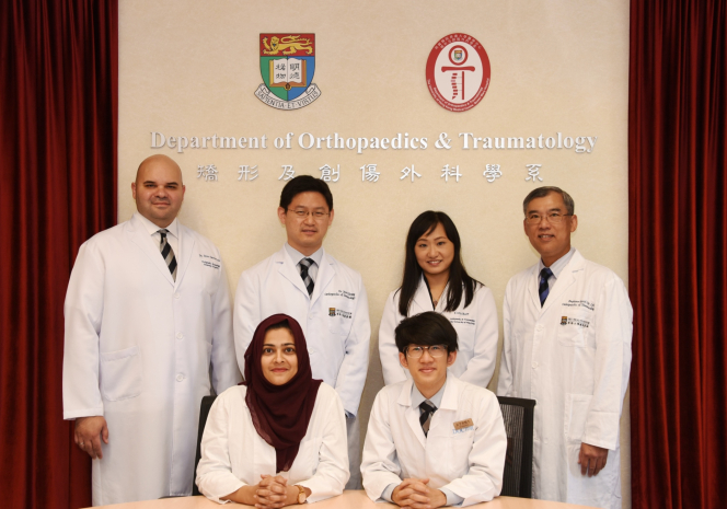 (Back from left) Dr Dino Samartzis, Associate Professor; Dr Jason Cheung Pui-yin, Clinical Assistant Professor; Ms Cora Bow Hing-yee, Senior Research Assistant; and Professor Keith Luk Dip-kei, Tam Sai-Kit Professor in Spine Surgery and Chair Professor, Department of Orthopaedics and Traumatology, Li Ka Shing Faculty of Medicine, HKU. (Front from left) Dr Uruj Zehra, Post-doctoral Fellow of Department of Orthopaedics and Traumatology; and Dr Henry Pang, Master of Research in Medicine student, Li Ka Shing Faculty of Medicine, HKU. 